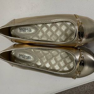 Brand new Michael kors flats size 3 in gold color